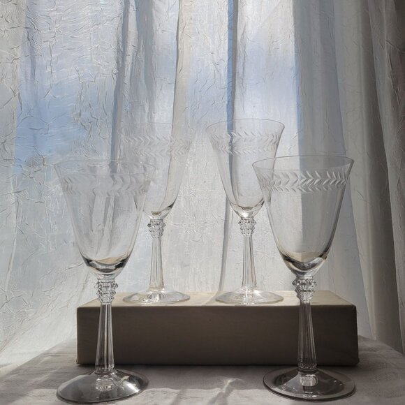 Set Of 4 Vintage Fostoria Laurel Etched Crystal Wine Glasses 7.5" - Picture 4 of 6
